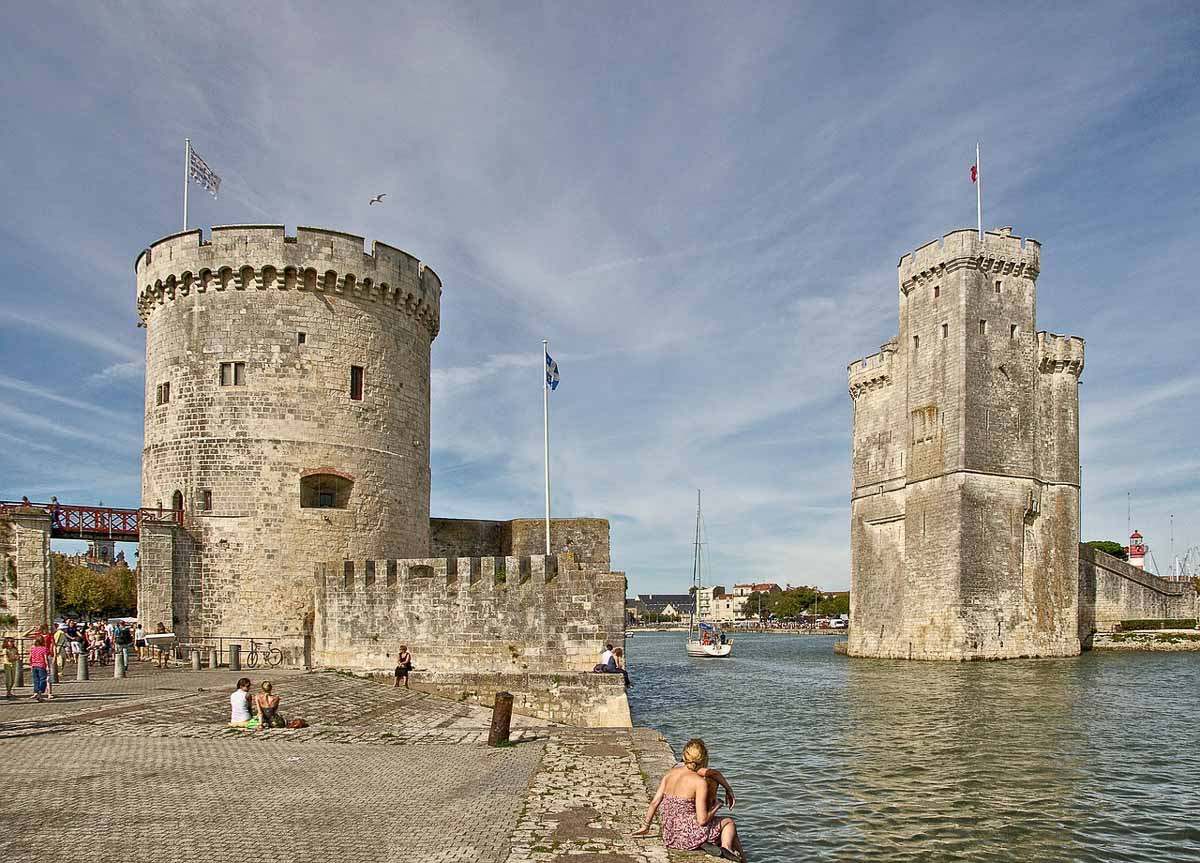 Private sightseeing tour of La Rochelle old port entrance